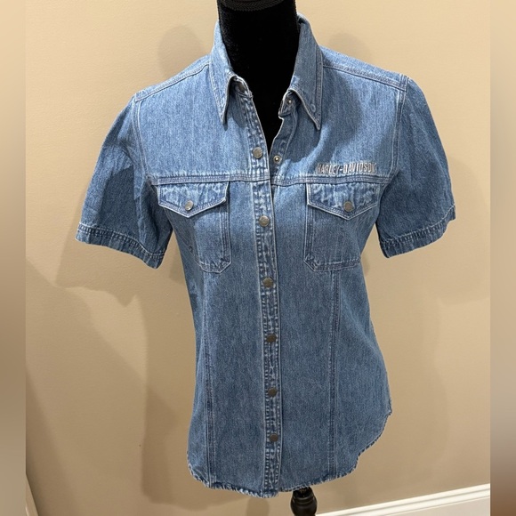 Women’s HARLEY DAVIDSON Vintage denim short sleeve button up top. Size small - Picture 2 of 7